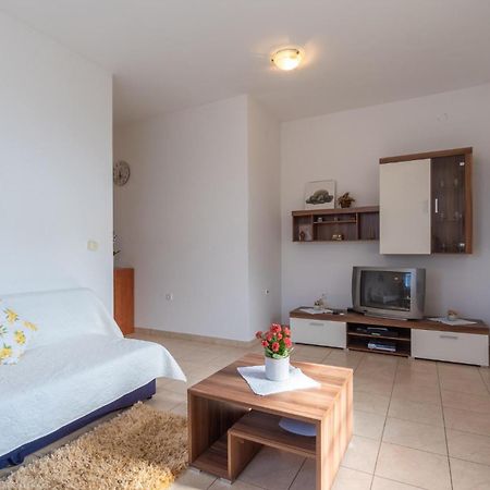 Awesome Apartment In Pula With Wifi Luaran gambar