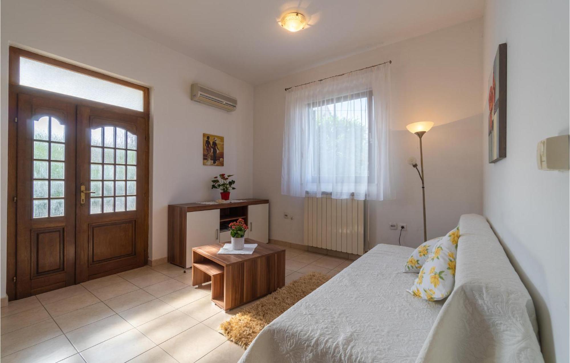 Awesome Apartment In Pula With Wifi Luaran gambar